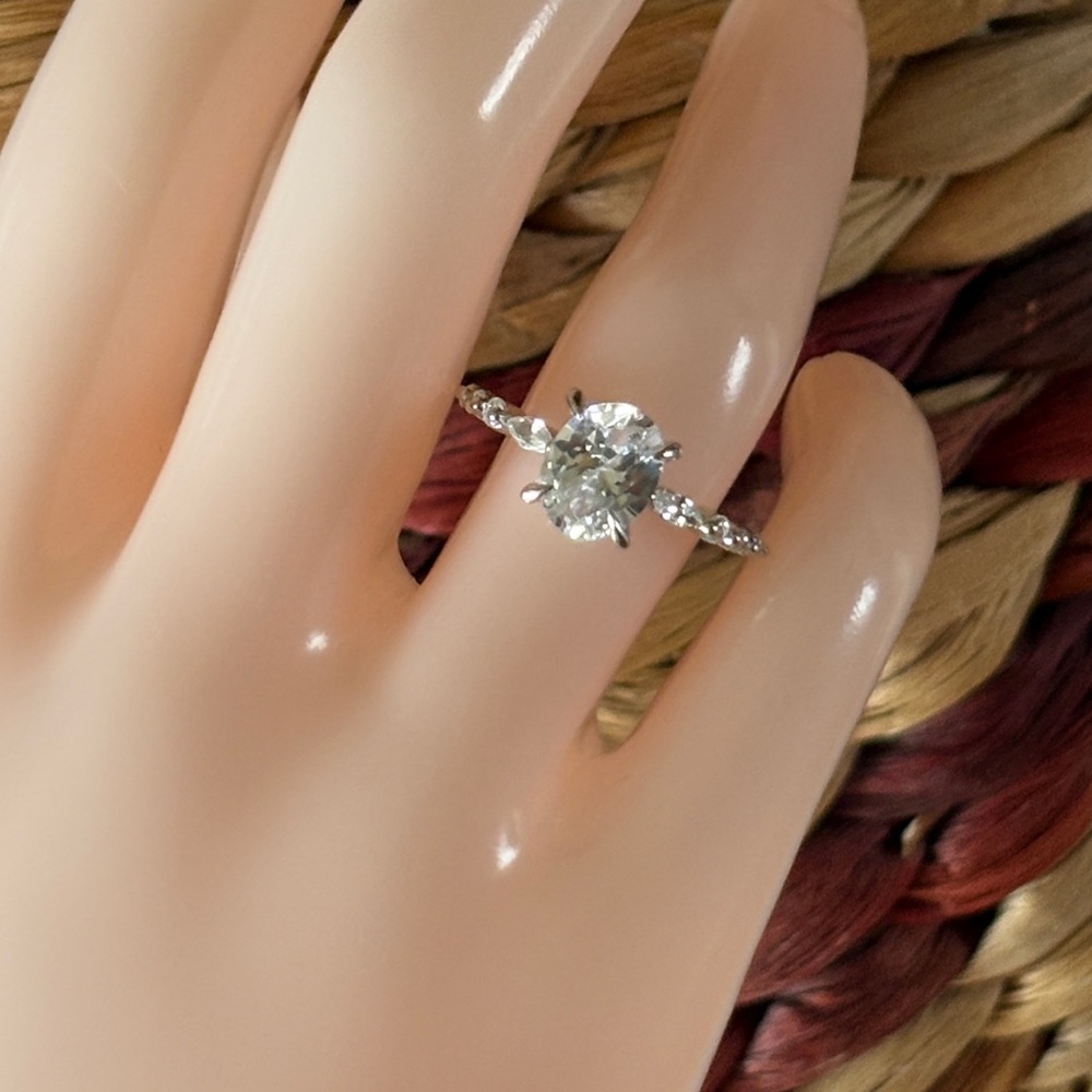 Oval Brilliant 3.00 ct Lab Created White Topaz Sterling Solitaire Ring size 6.75 - Picture 13 of 13